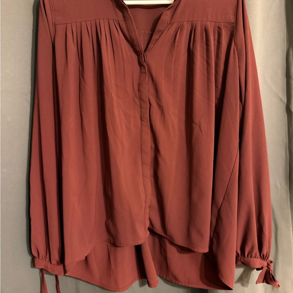 Abercrombie & Fitch Women’s Burgundy Long-Sleeve Button-Front Blouse. Size Small